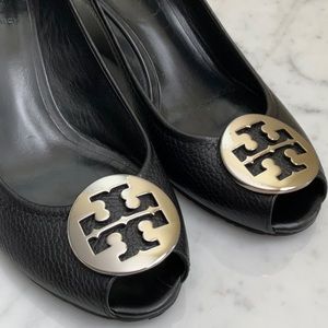 Tory Burch peeptoe wedge shoes Black 8 EUC
